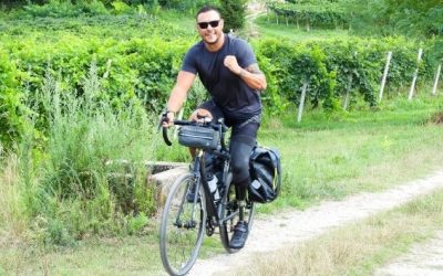 «Two wheels and one leg»: Ο Λούκα διασχίζει την Ιταλία με το ποδήλατο για να συλλέξει προσθετικά μέλη